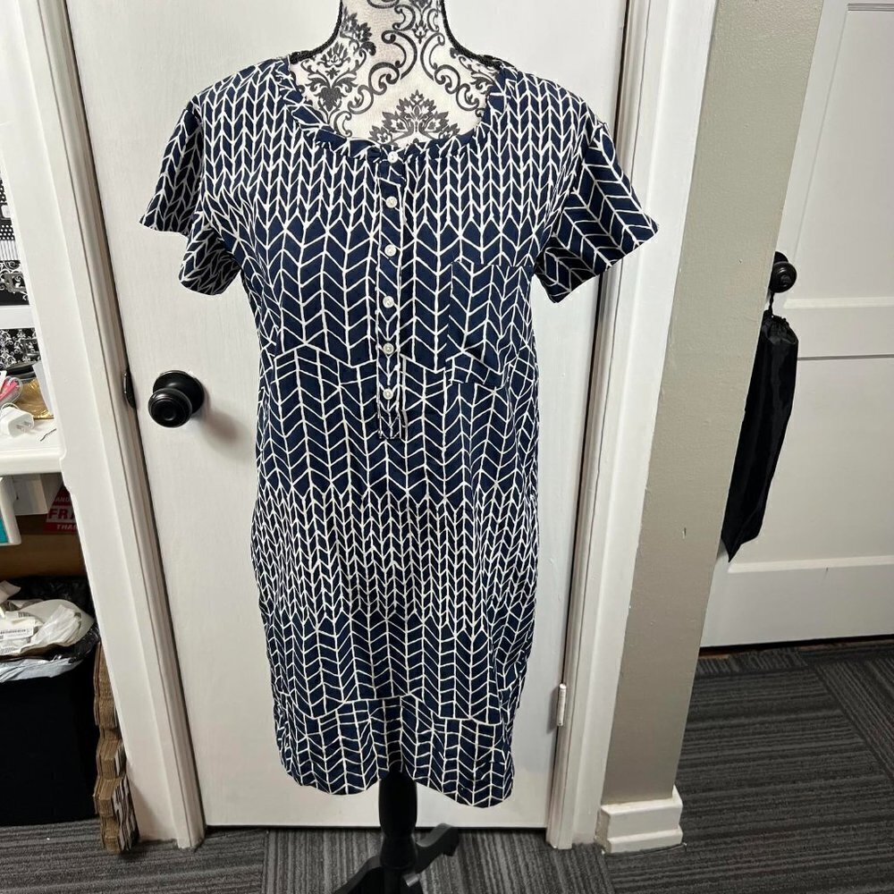 Gap blue white chevron short sleeve button up dress.  Size XXS